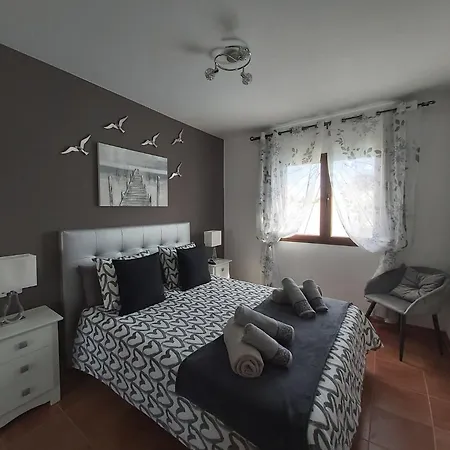 Thais, Private Heated Pool, Ideal For Your Holidays In